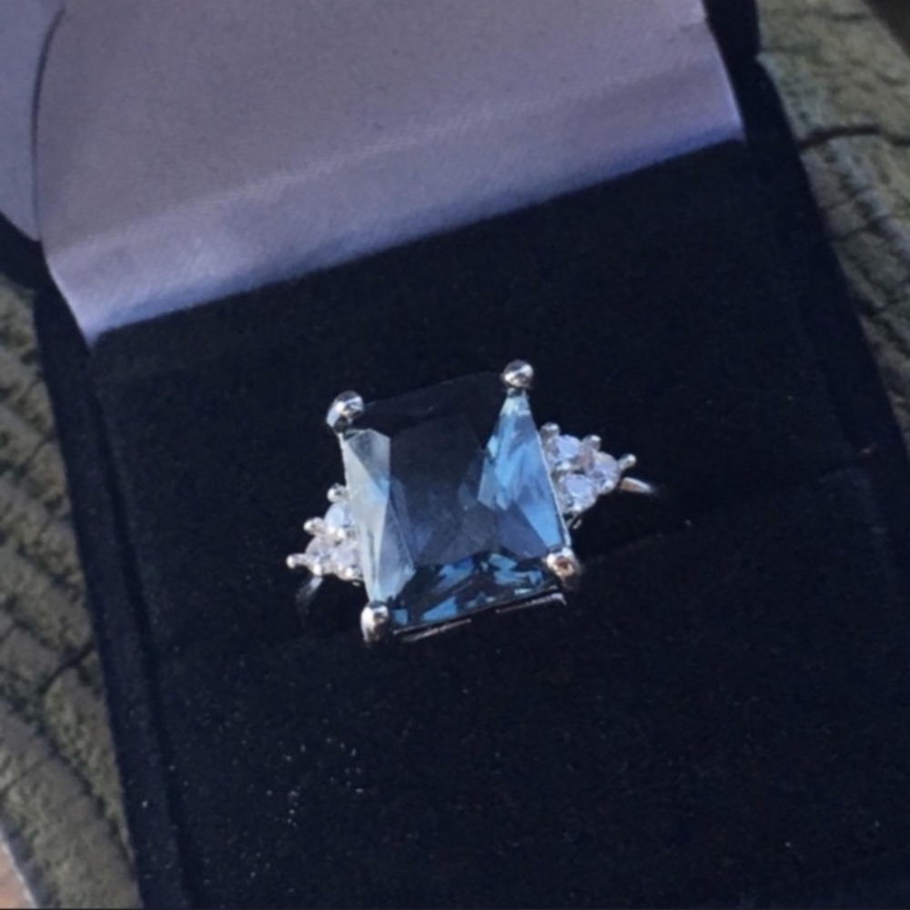 STERLING SILVER LONDON BLUE RING - Picture 2 of 7